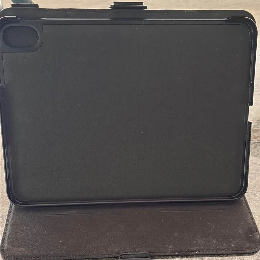 Speck Black Tablet Cover Sleek and Protective